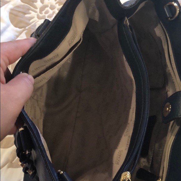 Authentic michael kors bag - Picture 2 of 8